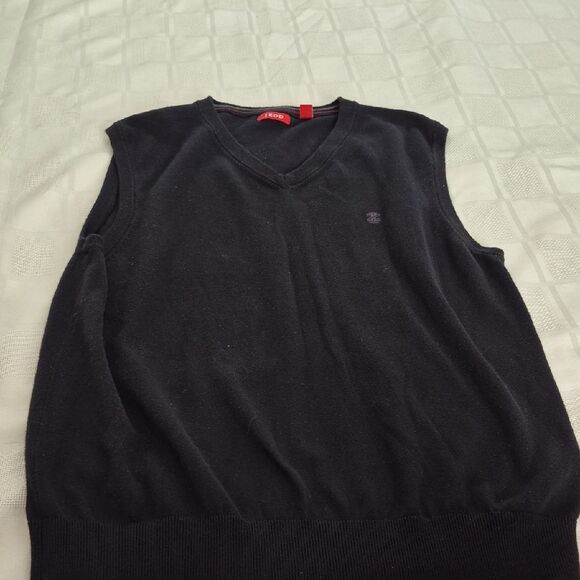 Izod Black V-Neck Vest - Picture 16 of 16